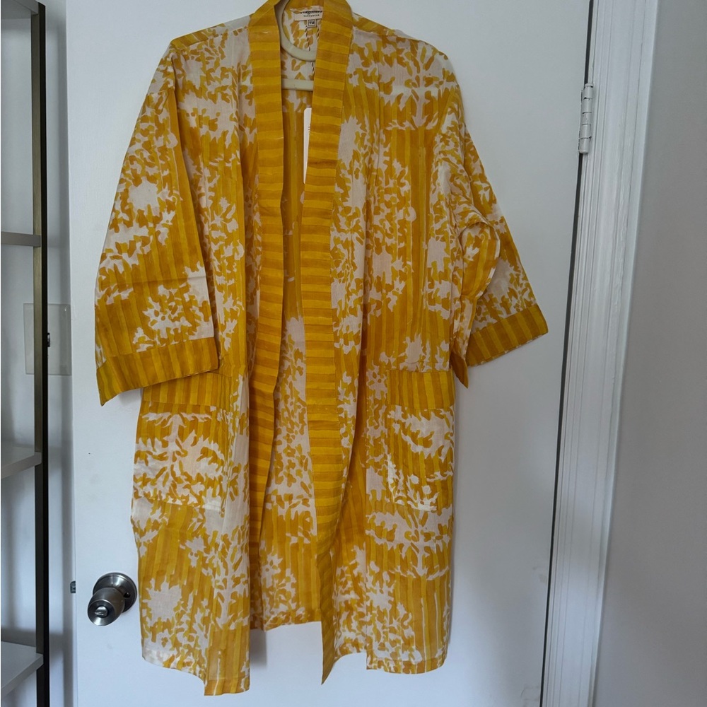 NWT Fragonard Yellow and White Floral Kimono